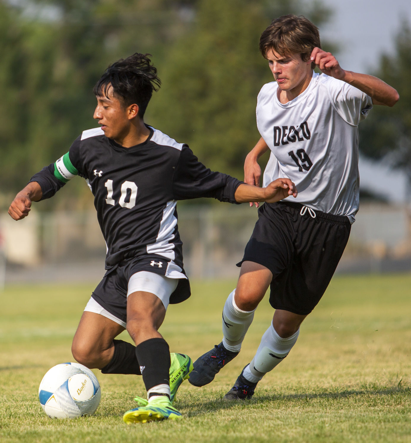 Buhl battles Declo boys soccer